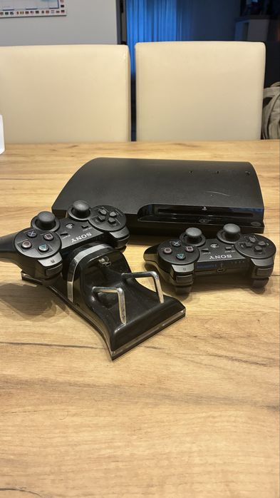 Pachet premium Playstation PS3 Slim + 2 controllere wireless Dual Shock 3 + kit PS Move (2 controllere + camera) + 2 docking stations + 18 jocuri