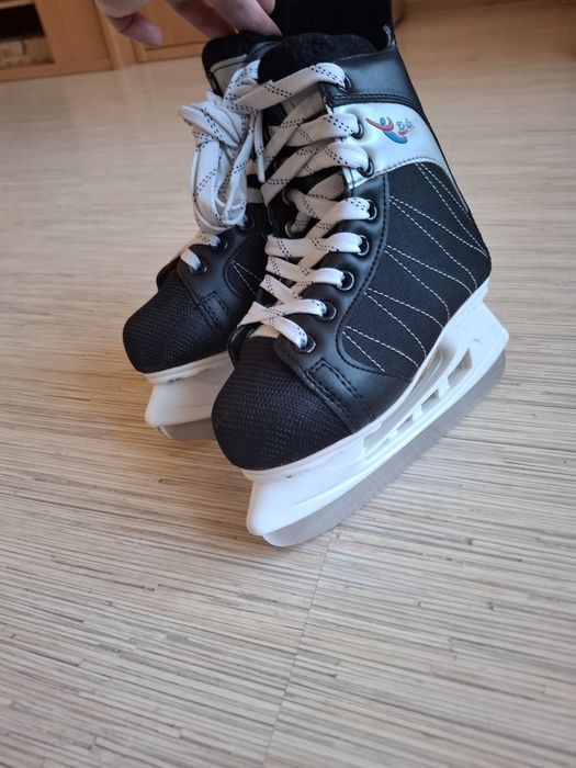 Коньки детские черные