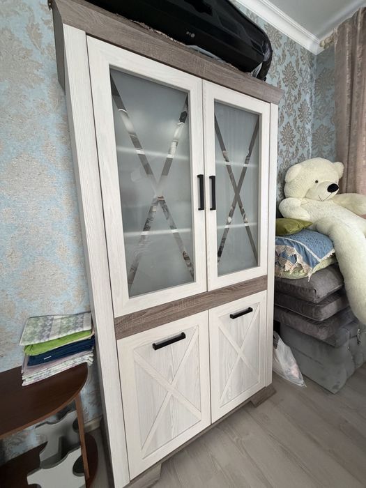 Продам шкаф под сервиз
