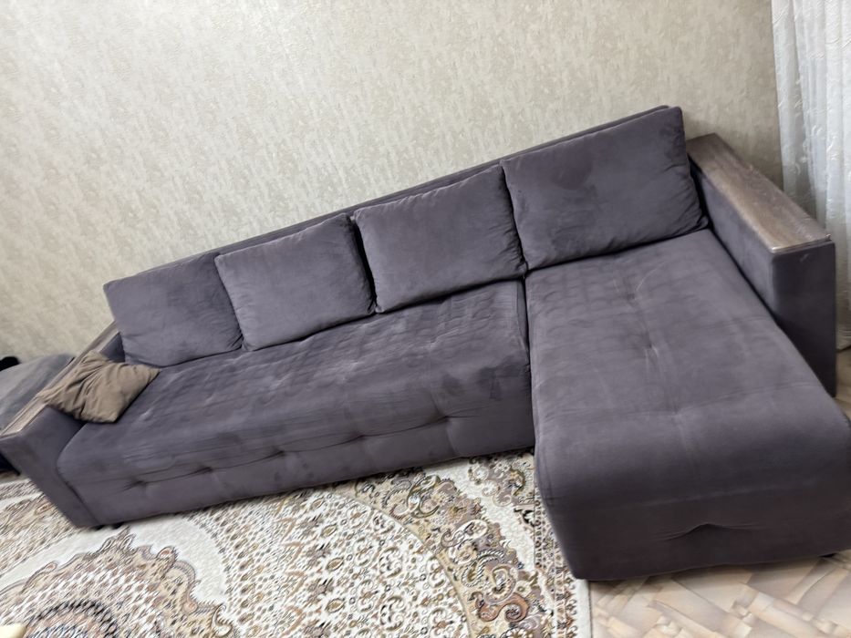 Срочно чистый диван продам