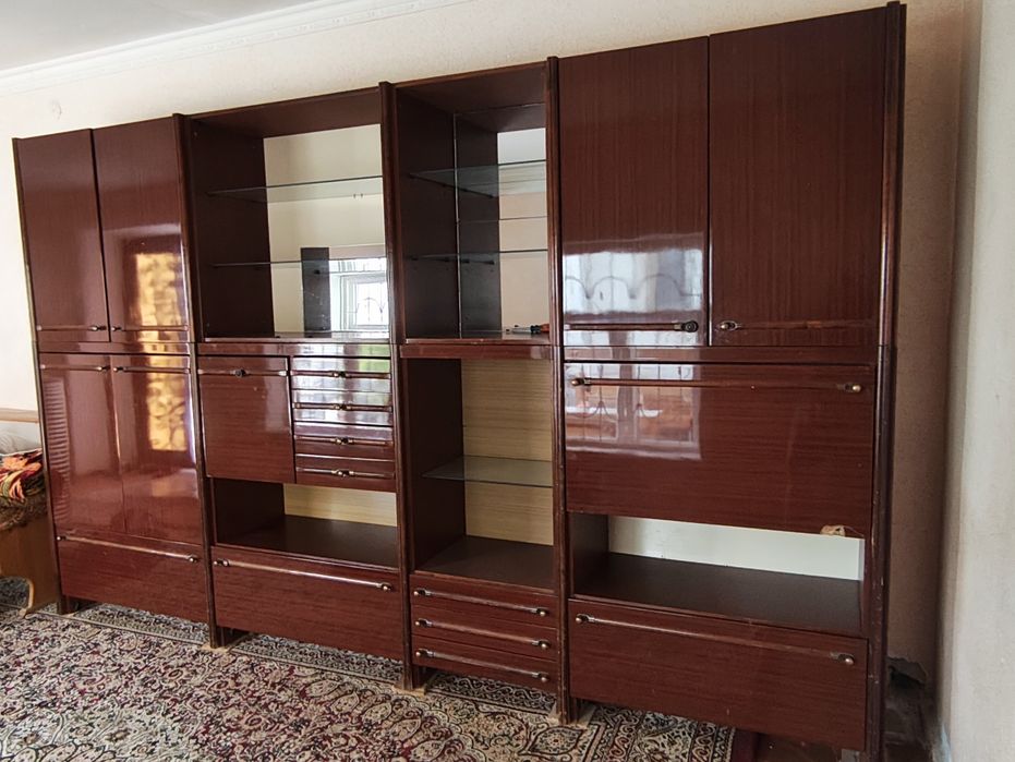 Продаю стенку российский