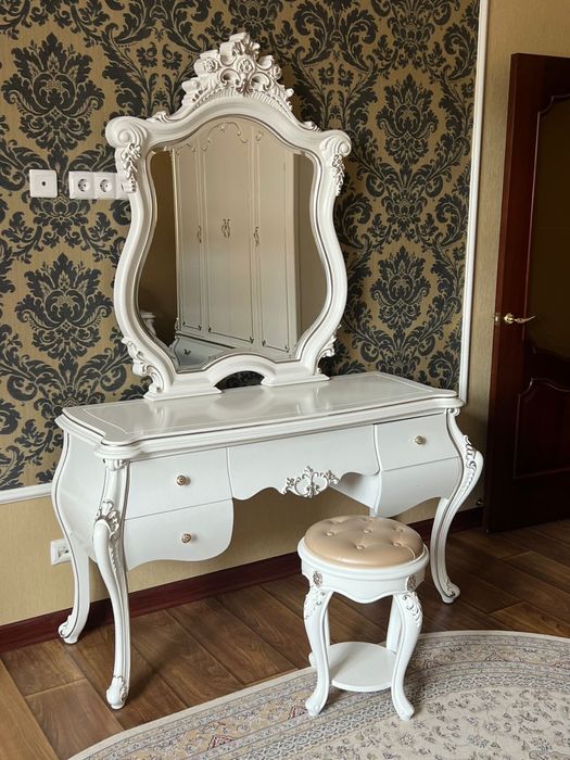 Спальный гарнитур из дерева