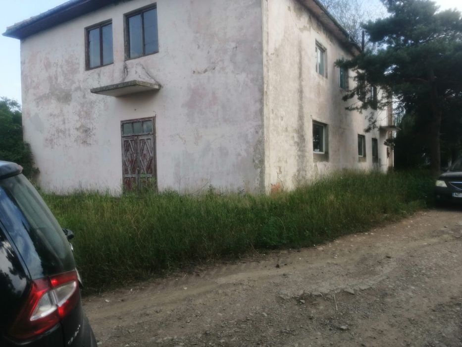 Clădire de închiriat sau de vânzare