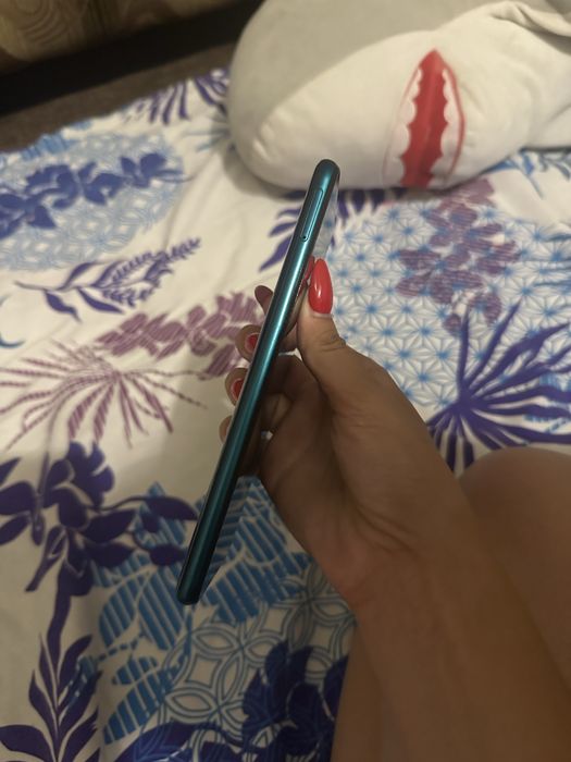 Продам хуавей телефон