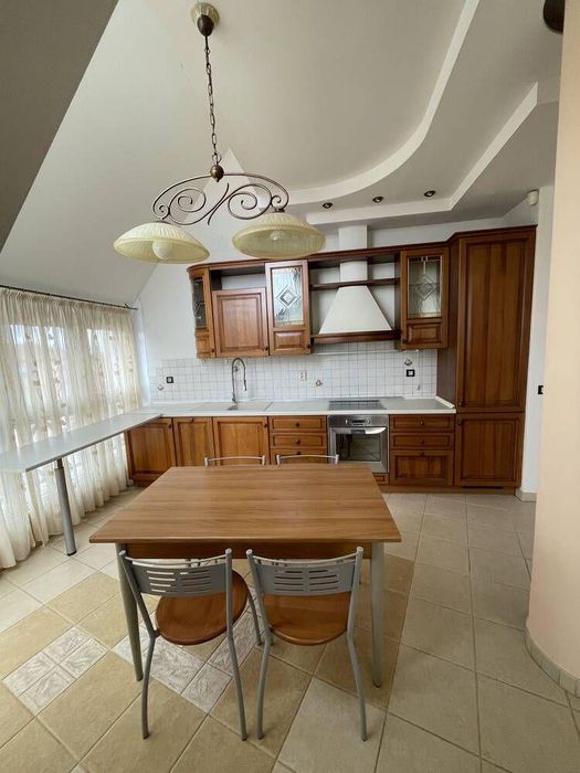 Дава се под наем Многостаен апартамент в Пловдив, Център - 170 кв.м за 900 € - Снимка #1