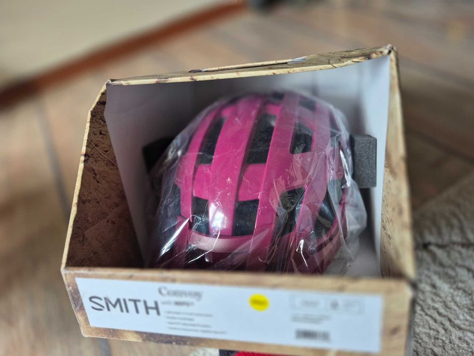 продавам нови каски  с MIP система Specialized Oakley Smith