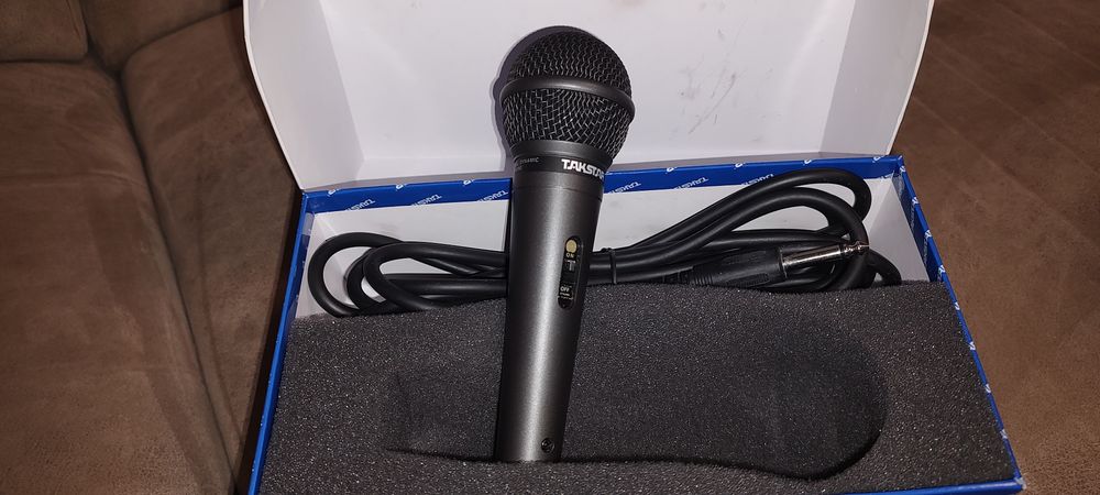 Vând  microfon, nou, cu fir Takstar