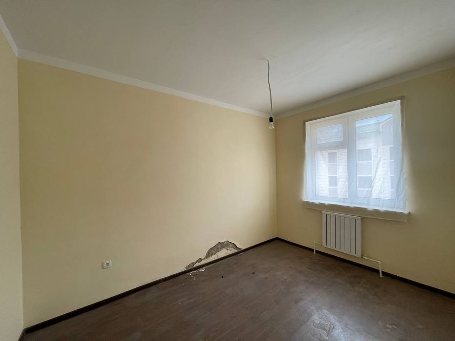 Motrid 2 etaj 2 xonali sotiladi