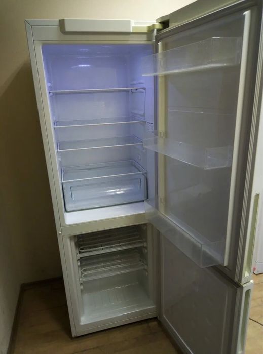 холодильник марки Samsung