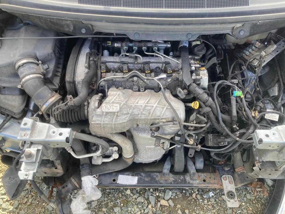 Зафира ц тоурер zafira c tourer A20DTH на части