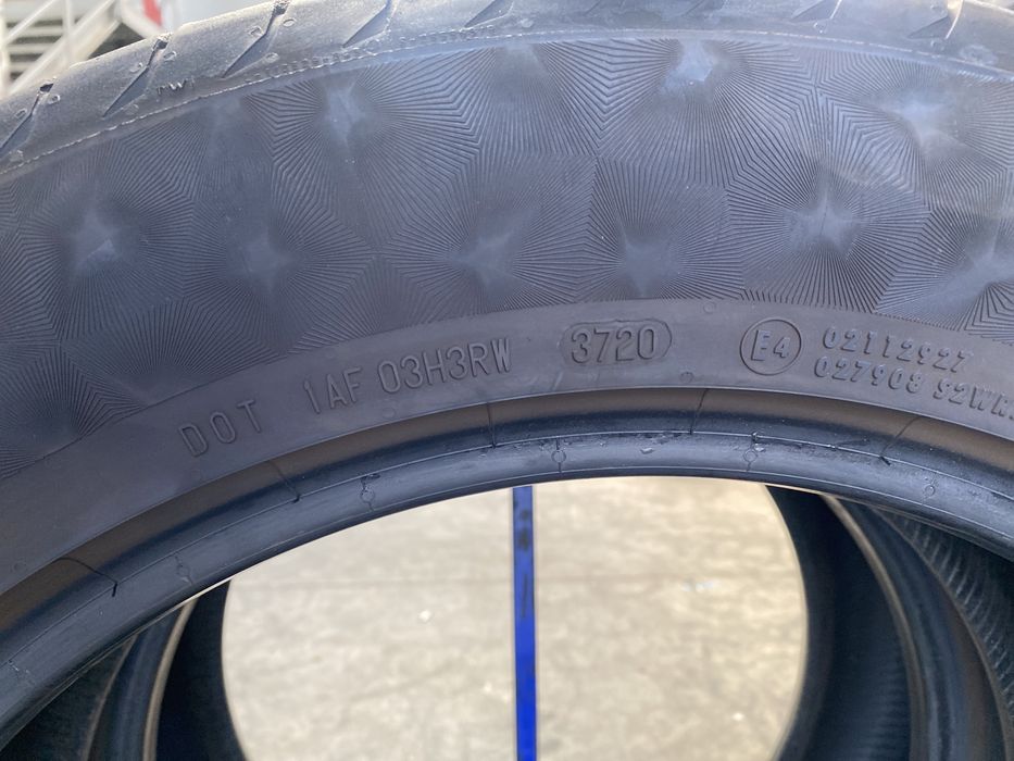 225/60/18 Continental Vara