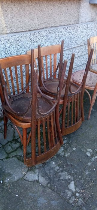 Ретро дървени столове в добро състояние