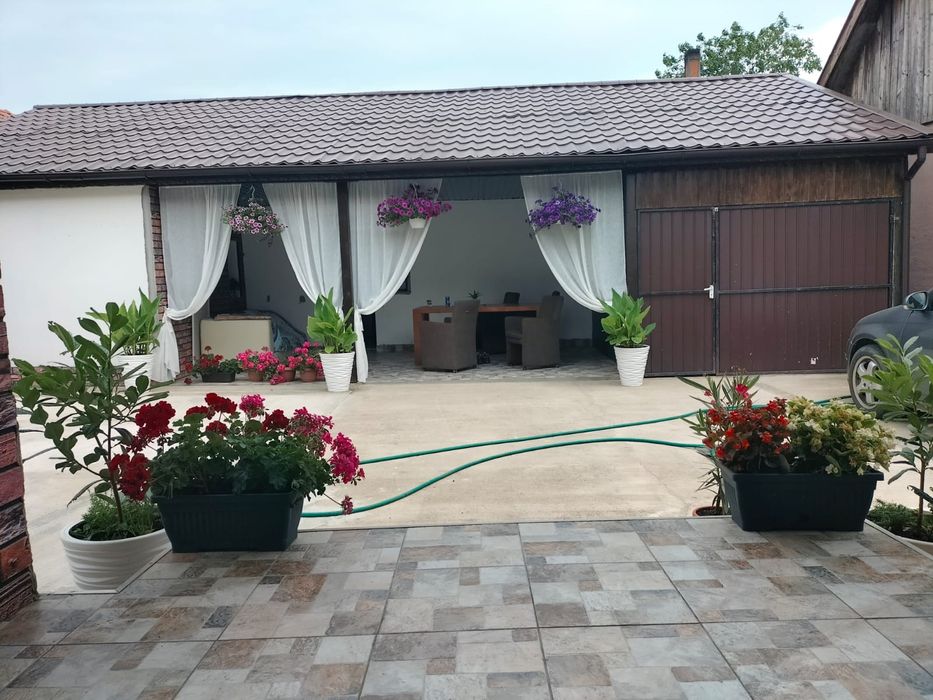 Vând Casa în Nojorid /Teren 887 mp