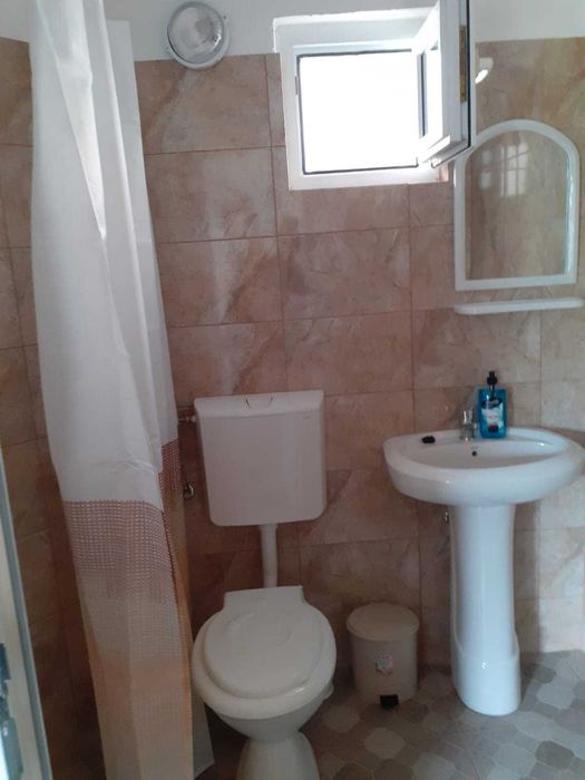 Casuta  Briza Marii - Costinesti  , din poarta se vede marea , rezervari 0745997301