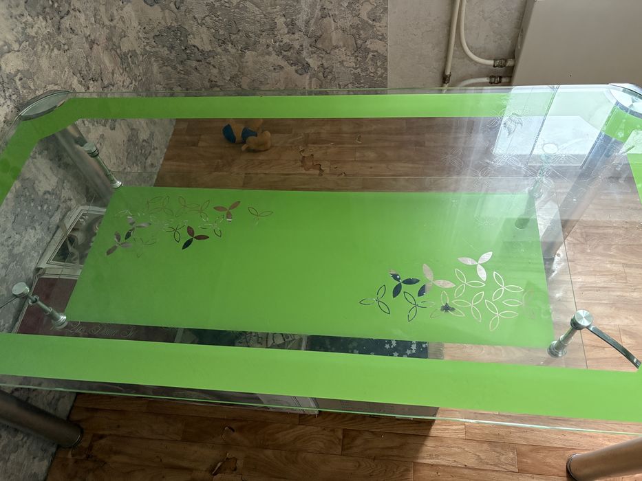 Продам стол стеклянный