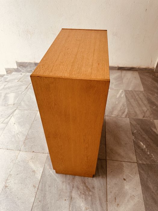 Винтидж скрин от масив – скандинавски стил (Швеция)