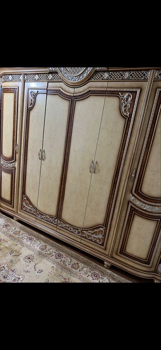 Спальный гарнитур 300 000т