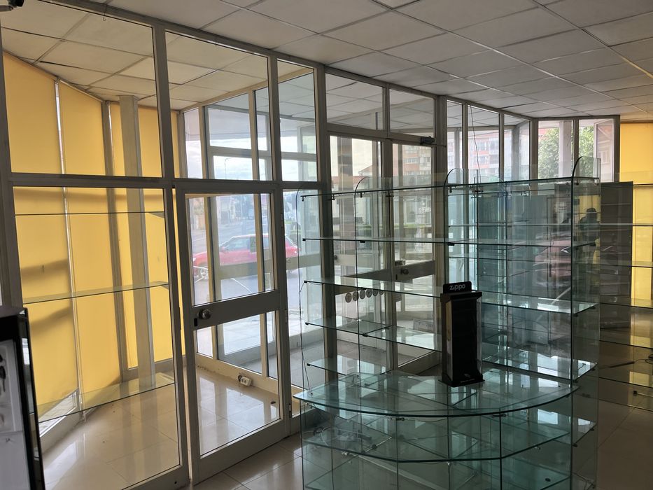 Donez Vitrine Rafturi si Tonete din sticla de 8 mm