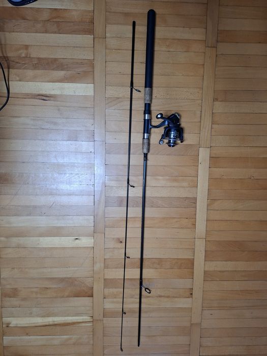Продавам комплект въдица с макара