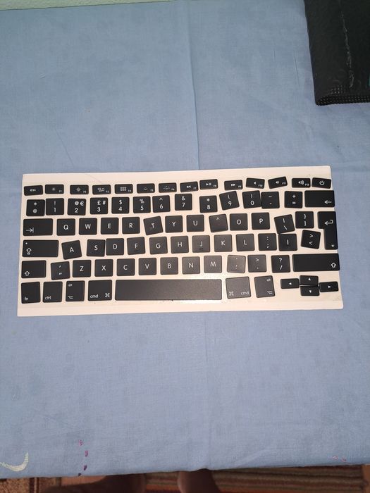 Vînd capace tastatură Macbook Air
