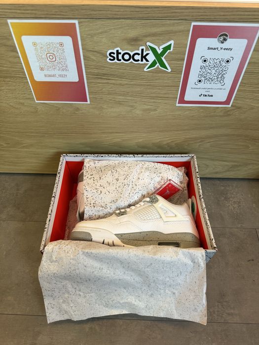 Air Jordan 4 Retro White Oreo