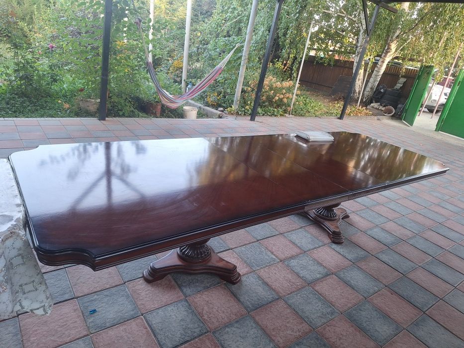 Стол  для гостиной