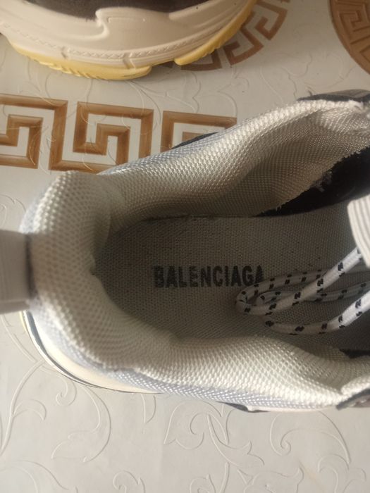 Кроссовки женские