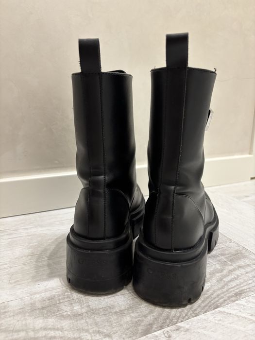 Боти  “ Guess ”.