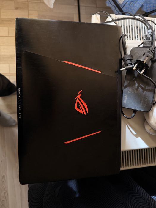 Laptop Asus Rog i7 7th hq 8gb ram GTX 1050ti4GB