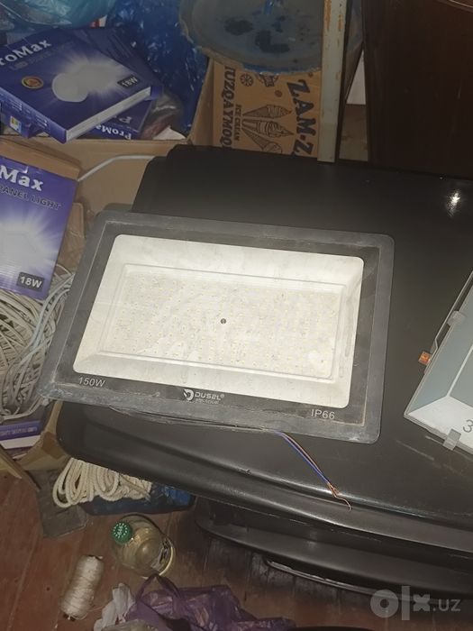 Projektor 150w 1ta, 300w 2ta bor 150mingdan