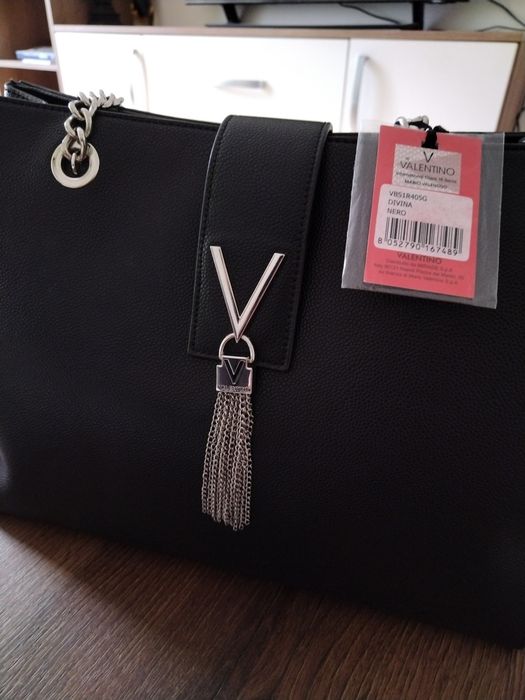 Оригинална кожена чанта Valentino - Нова