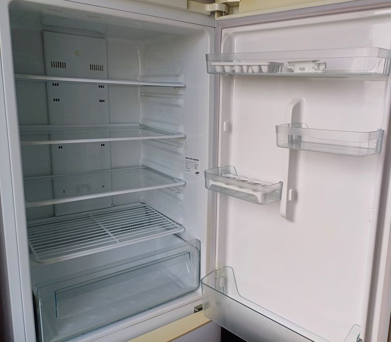Продам холодильник SAMSUNG  NO FROST