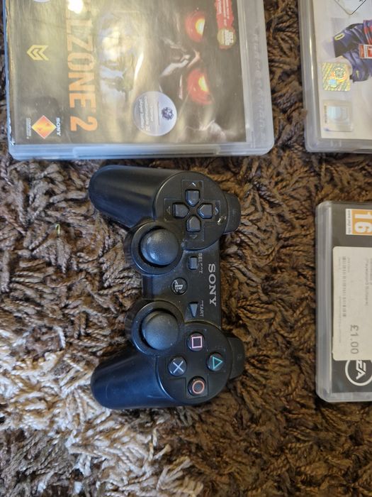 PlayStation 3  cu o maneta dual shock si cu 7 jocuri