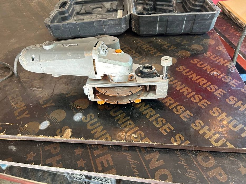 Машина за канали в зидария в бетон