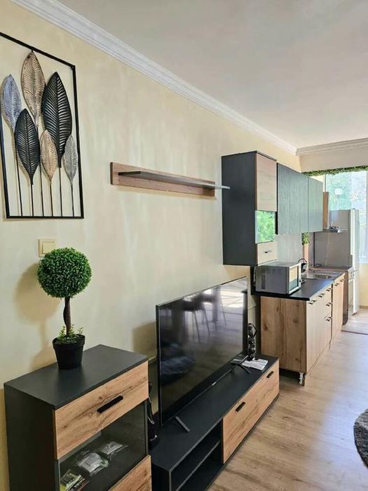 Дава се под наем Тристаен апартамент в Пловдив, Център - 118 кв.м за 561 € - Снимка #2