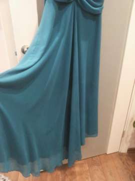 Официална рокля.