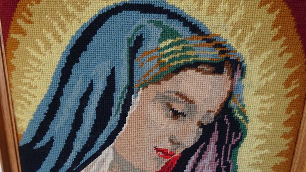 Гоблен  „Богородица “, ръчно изработен, едър бод, дебел вълнен конец.