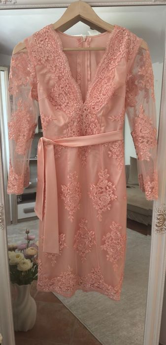 Rochie midi din dantela