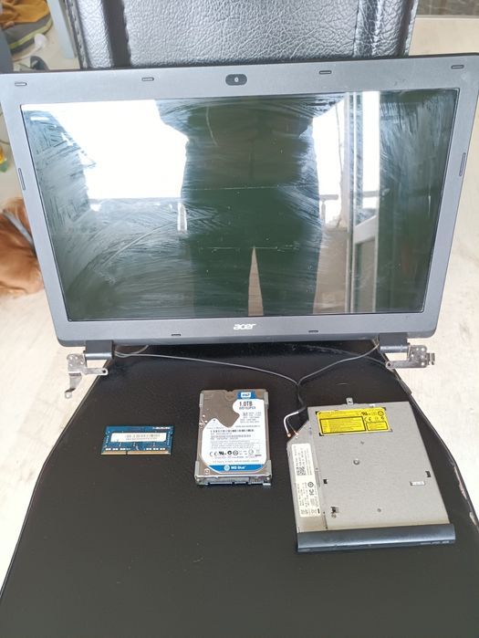 Продавам части за лаптоп Acer Aspire