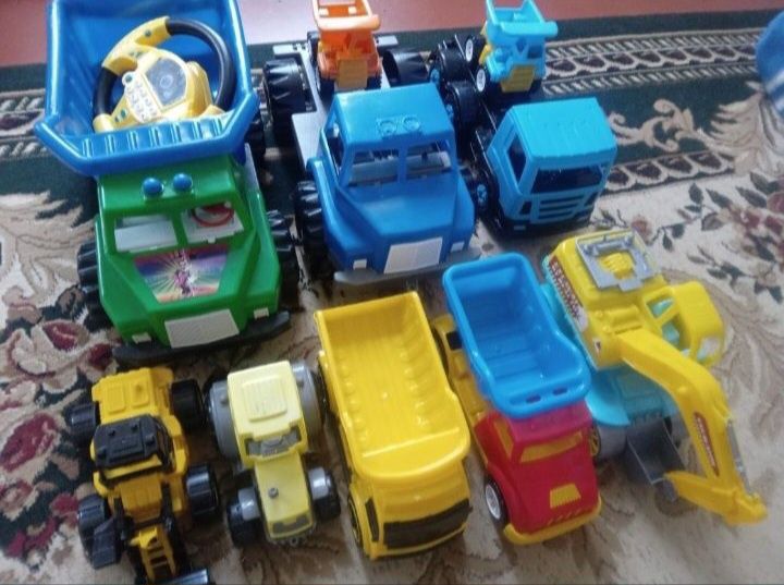 Продам Игрушки машинки Хорошем состоянии