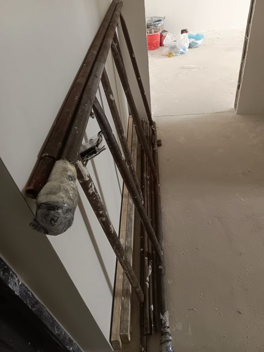 Lesa sotiladi yarim narxiga 500 yarmi boyi 2.50 eni 1.20