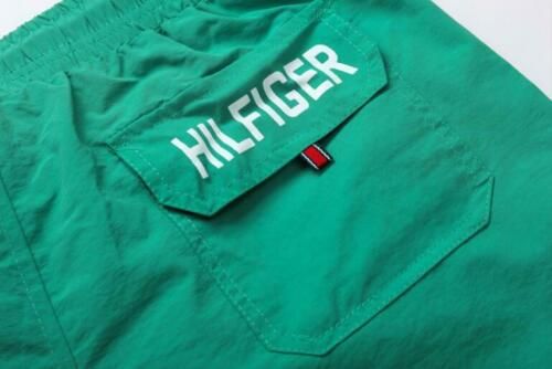 Pantaloni scurti rosu Tommy Hilfiger. Marime 42, 44, 46. Nou!