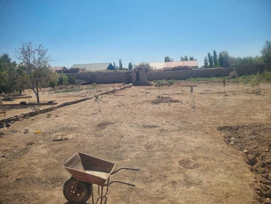 Yangiarik markazindan 30 sotix hovli sotiladi(срочный)