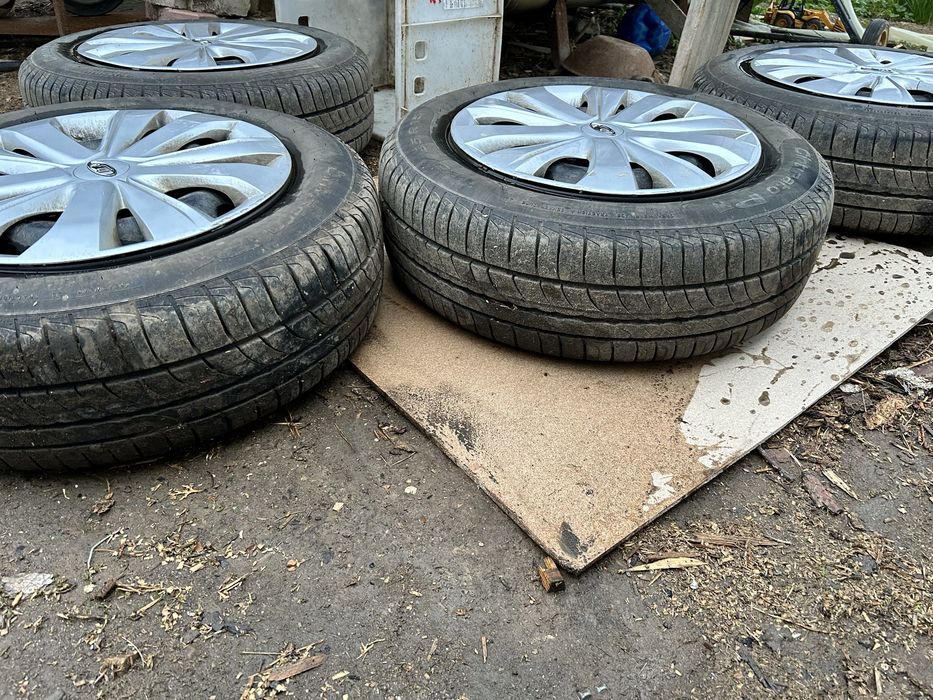 Шины в комплекте с дисками и колпаками