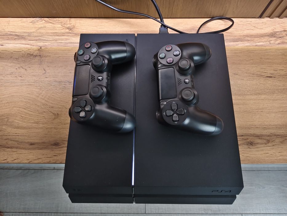 Продам прошитый PS4 classic с памятью 1 tb в отличном состоянии