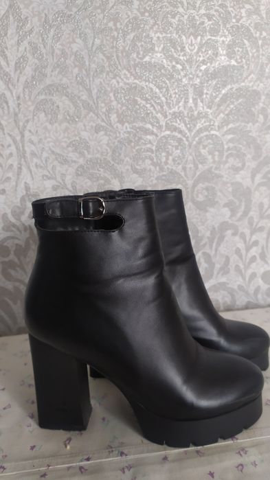 Razmer 37-38 ga bemalol keladi