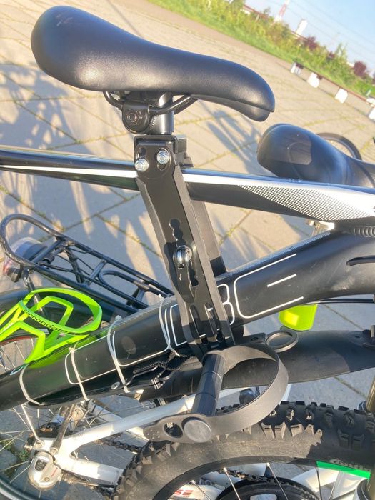 Scaun de bicicletă pentru copii montat în față