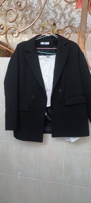 Пиджак и джинсовые куртки