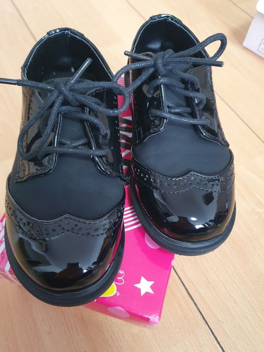 Pantofi negri mat / lăcuiți marime 26