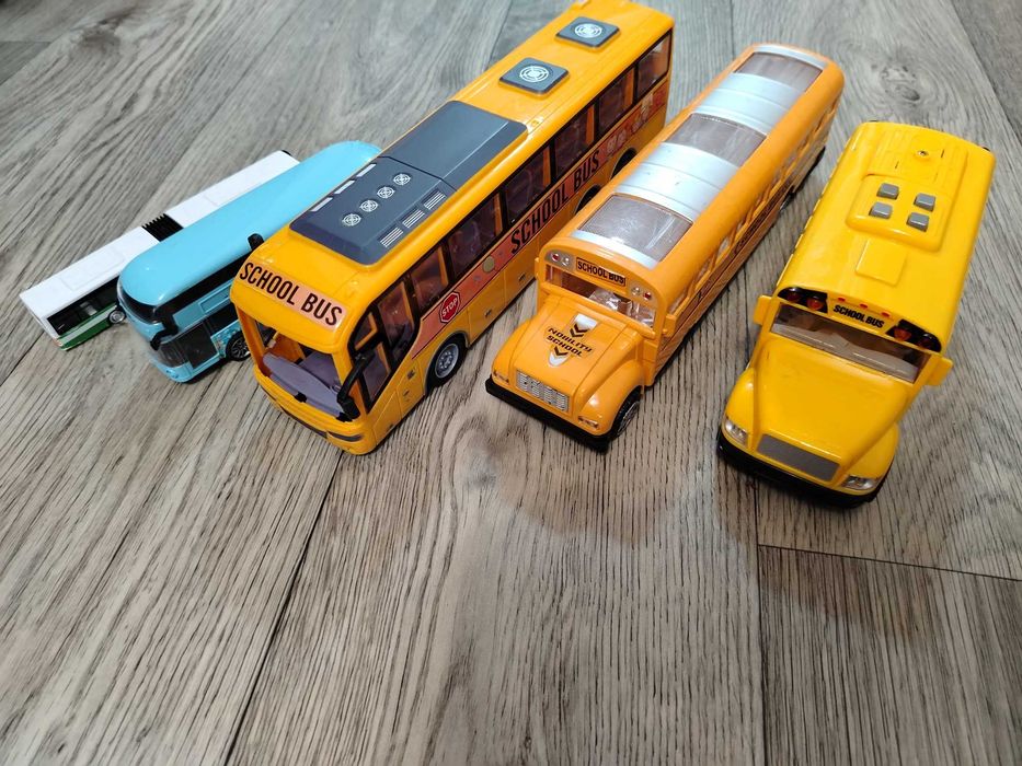 Продам игрушечные автобусы